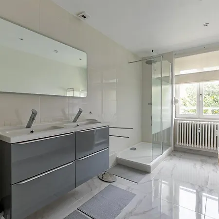 Hyper Centre - 120m2- F5 Apartment